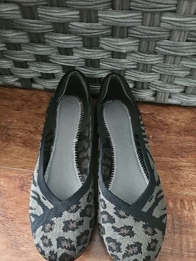 Clarks Cloudsteppers Women's Carly Wish Ballet Flats in Olive Green Animal Print